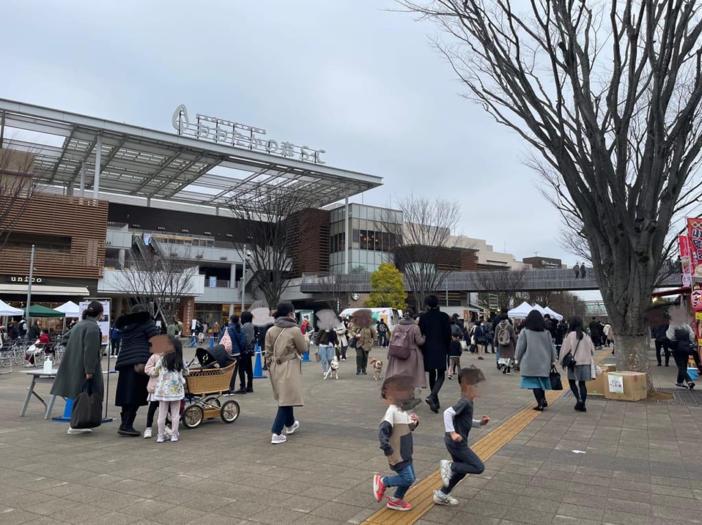 流山おおたかの森駅前