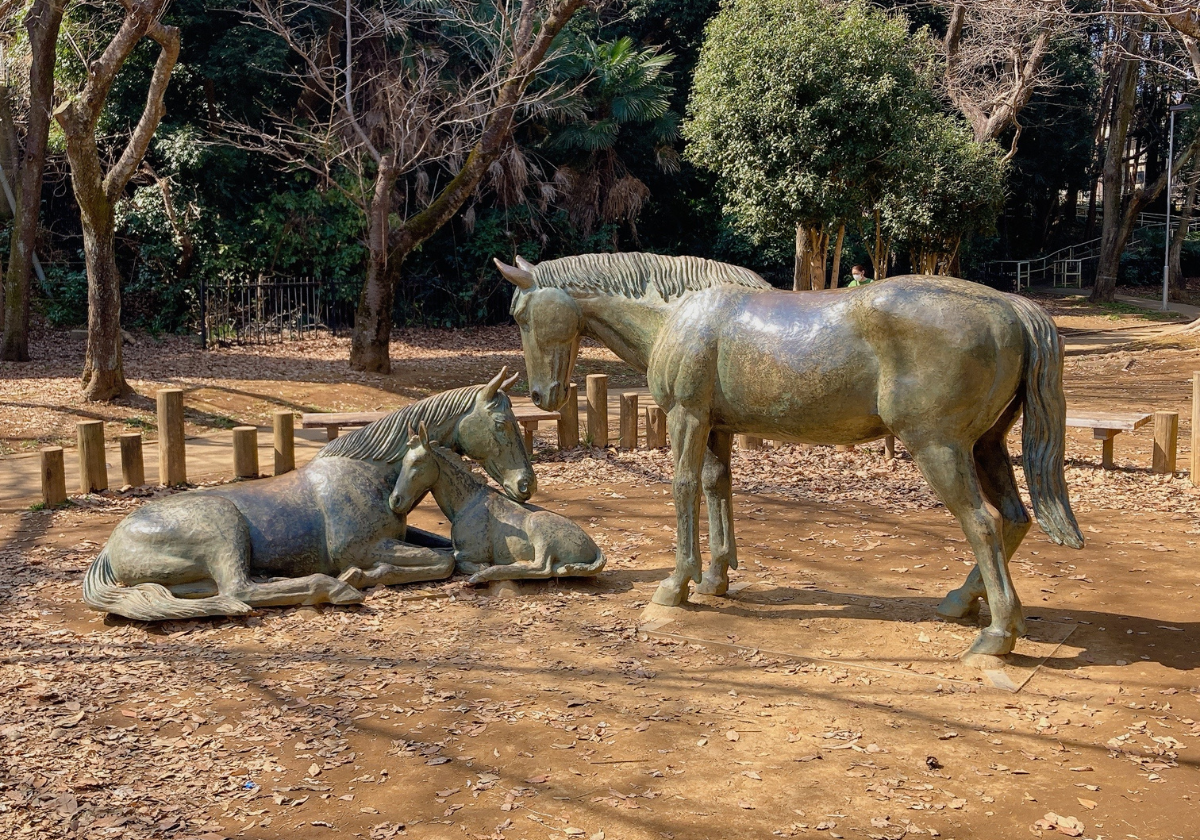 貝柄山公園馬の銅像