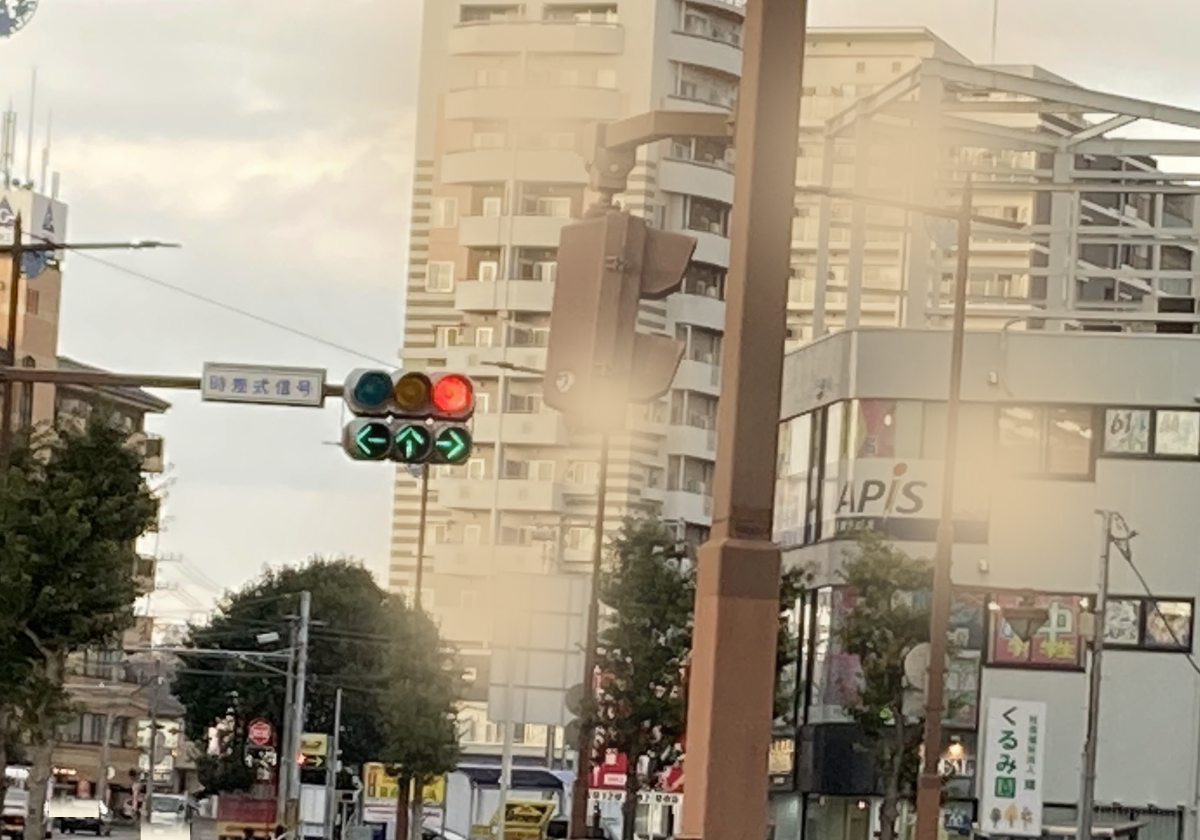 鎌ケ谷駅前東口交差点矢印式信号機