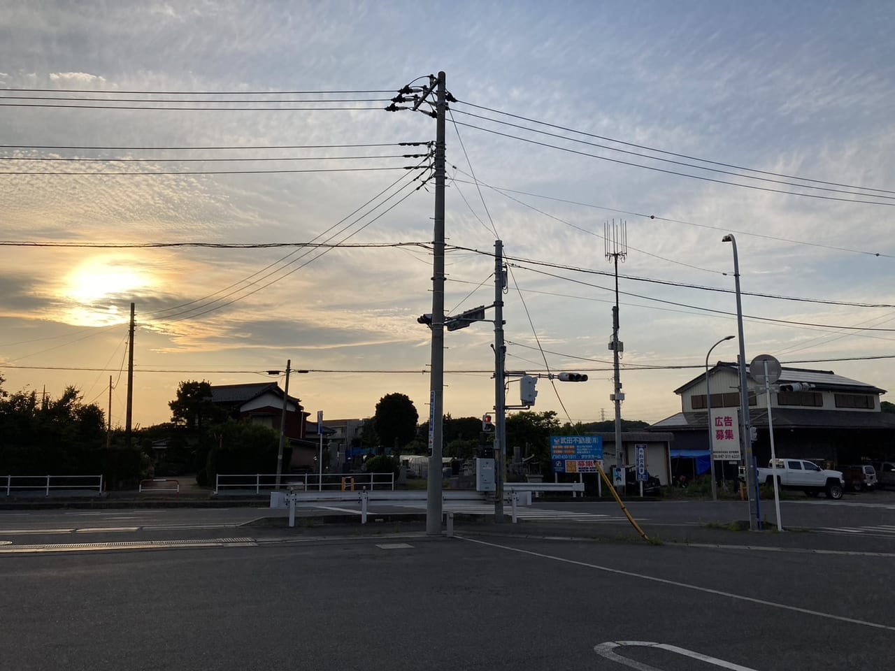 セブンイレブン鎌ケ谷谷地川店からみた夕日