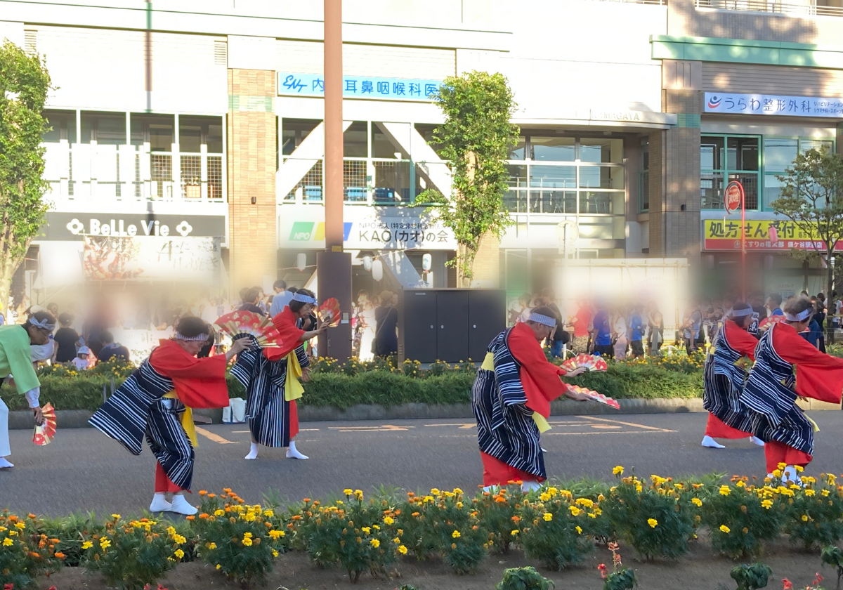 おしゃらく踊り2023年鎌ケ谷駅前夏まつりでの披露の様子