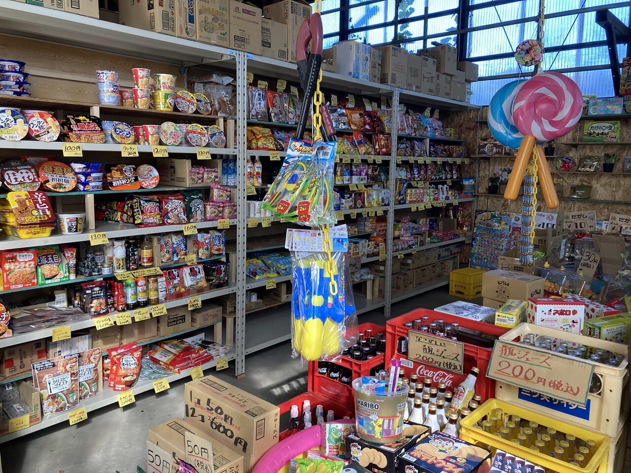 駄菓子屋あひるSHOP店内