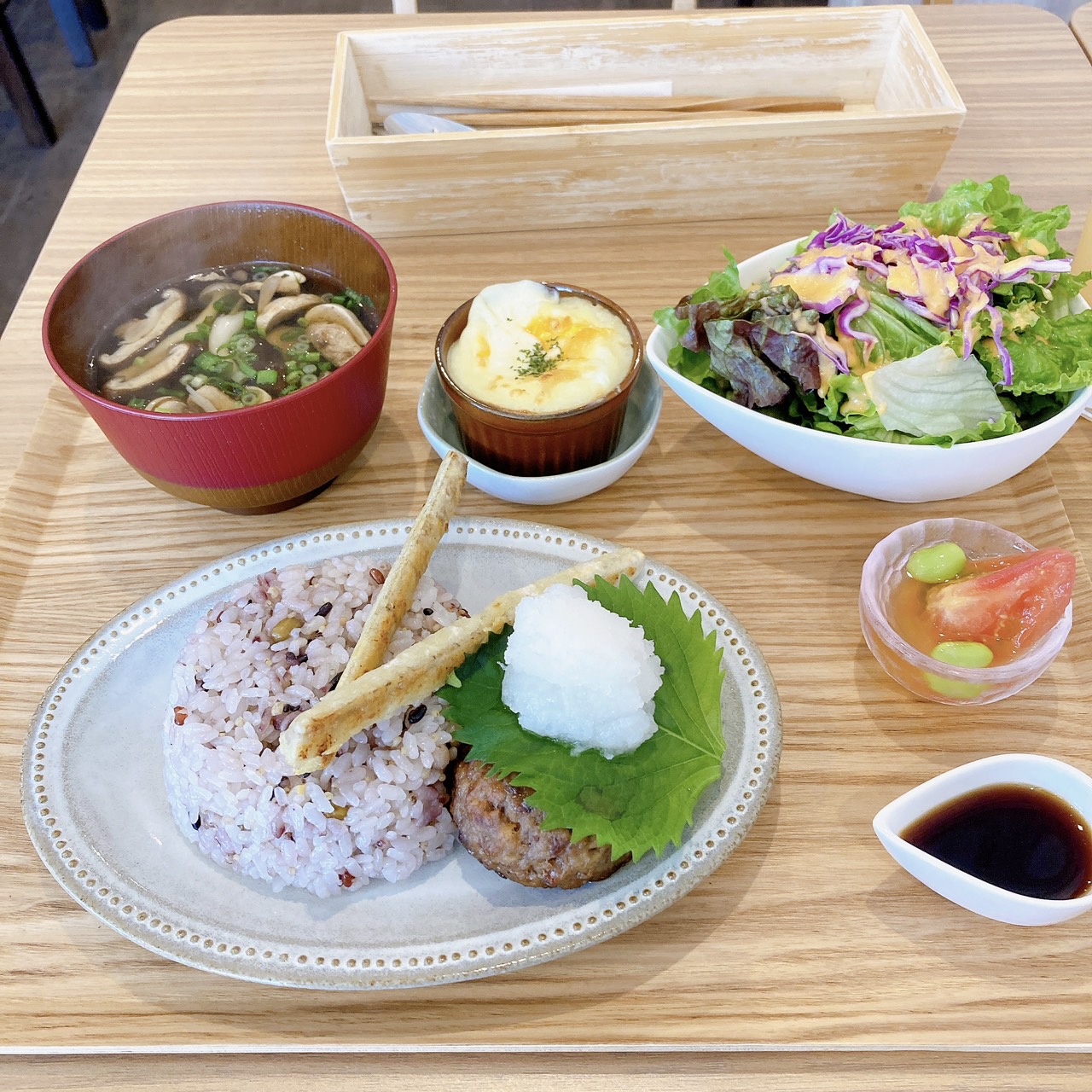 照り焼きおろしソースのハンバーグランチ