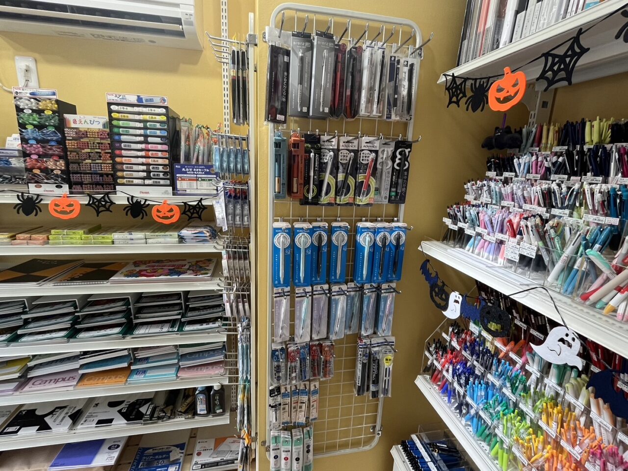 小さな文具店店内