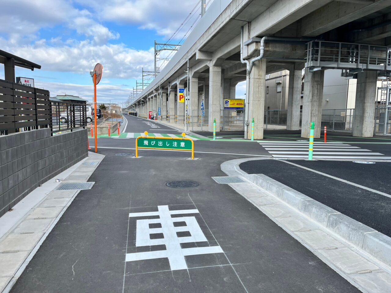 新京成線高架橋沿いの側道