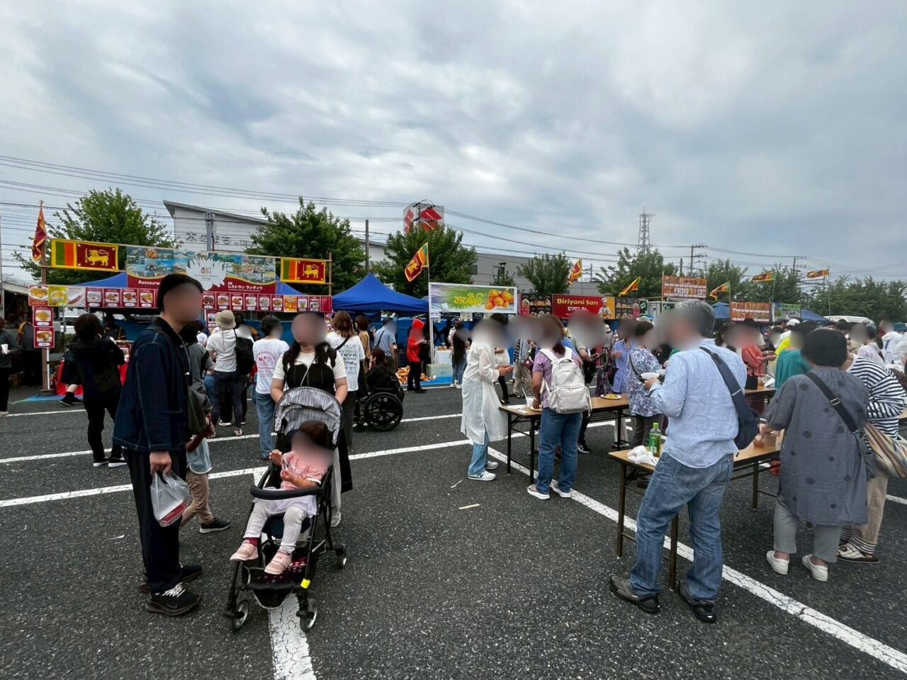 多くのスリランカ料理店に行列が