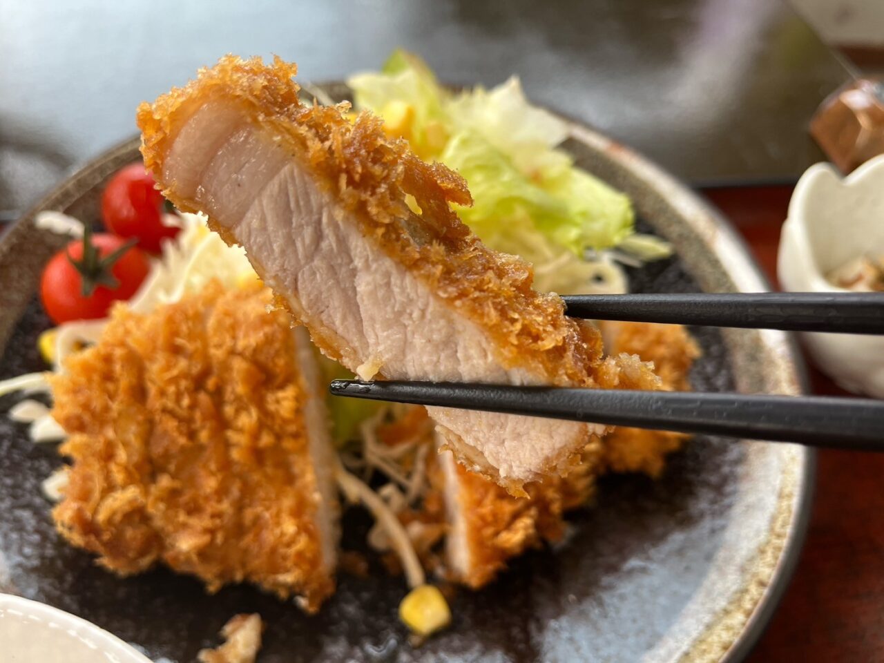 厚切りロースカツ