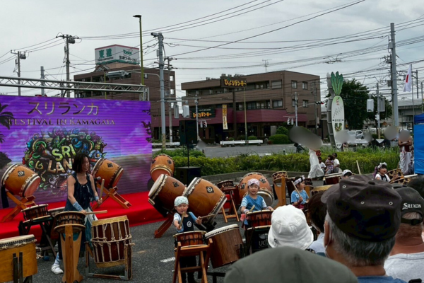 スリランカフェスティバルでの演奏の様子