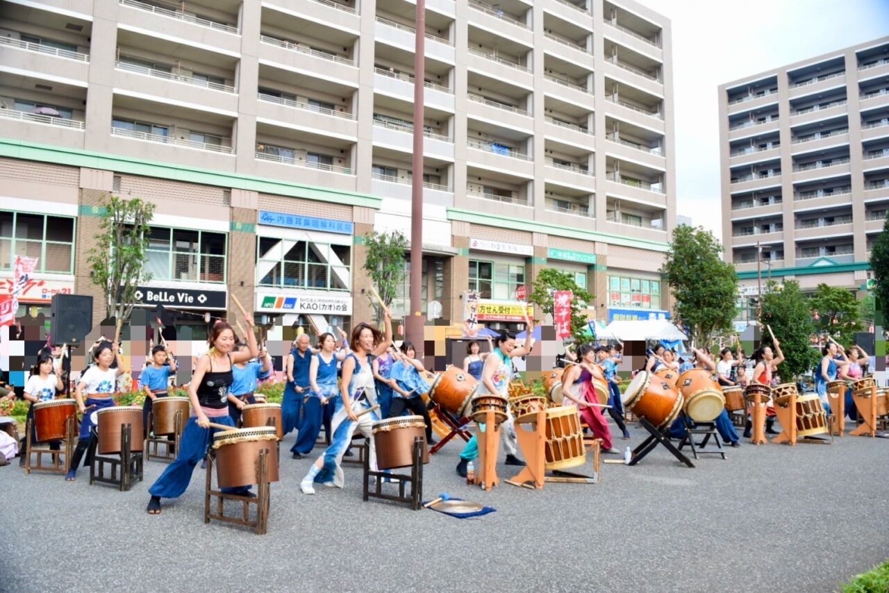 鎌ケ谷駅前夏祭りでのUSÄGIのパフォーマンス