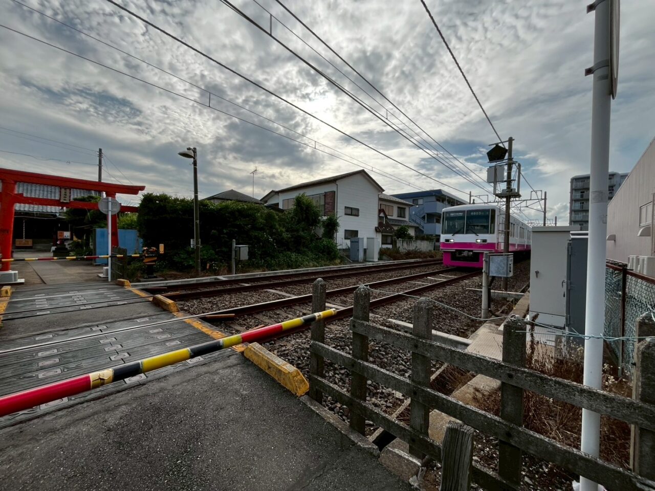 電車が迫る線路