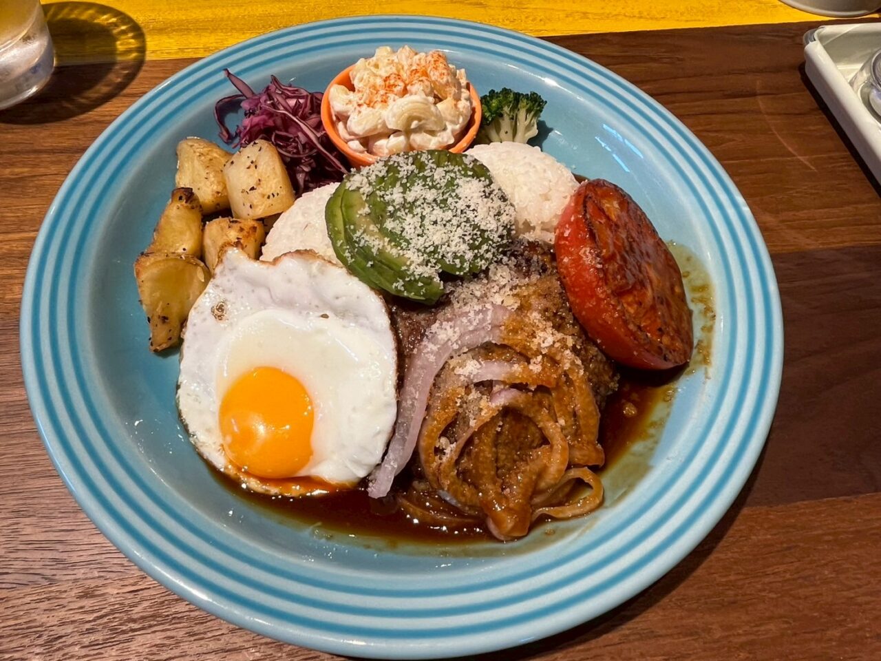 アボカドハンバーグロコモコ