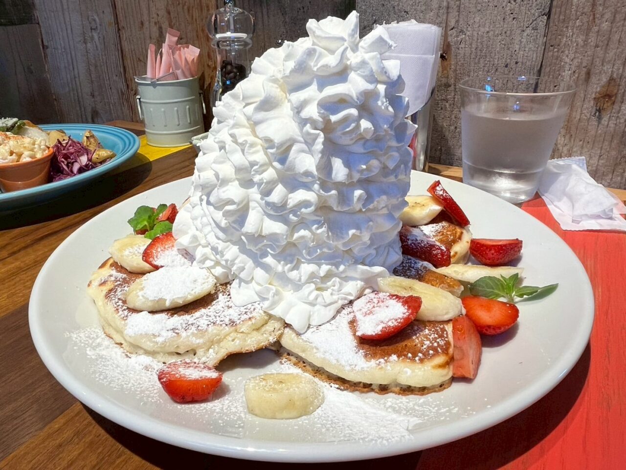 一番人気のストロベリー＆バナナホイップパンケーキ