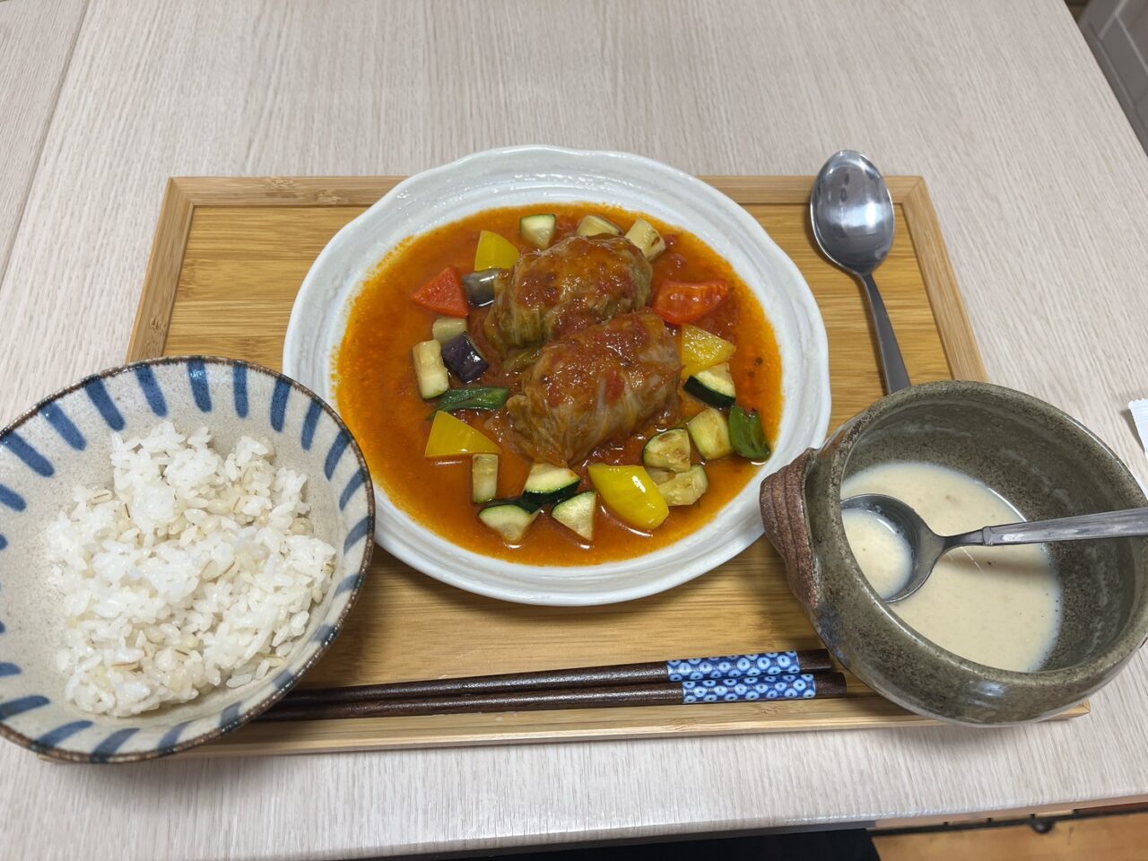 ロールキャベツ、ご飯、スープ付き