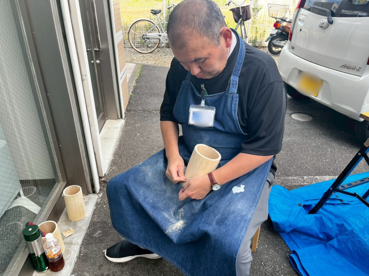竹を磨く様子