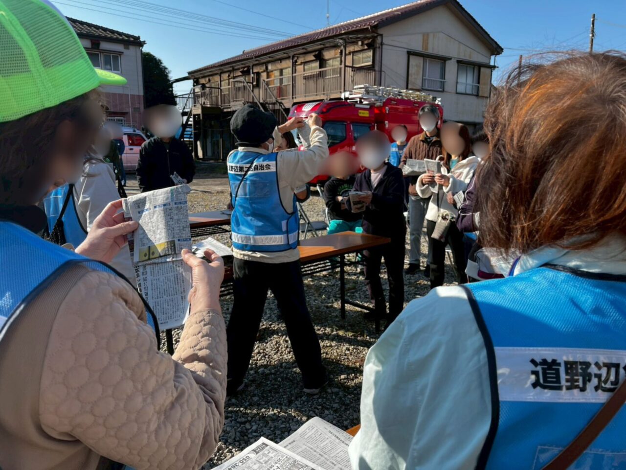 新聞紙で作る防災スリッパ講習