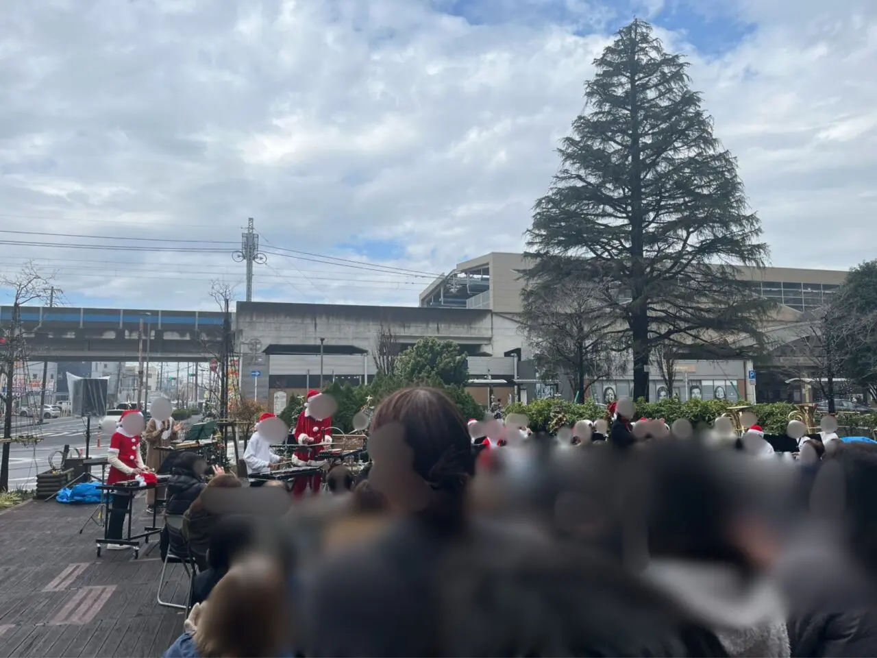 クリスマスコスチューム姿も