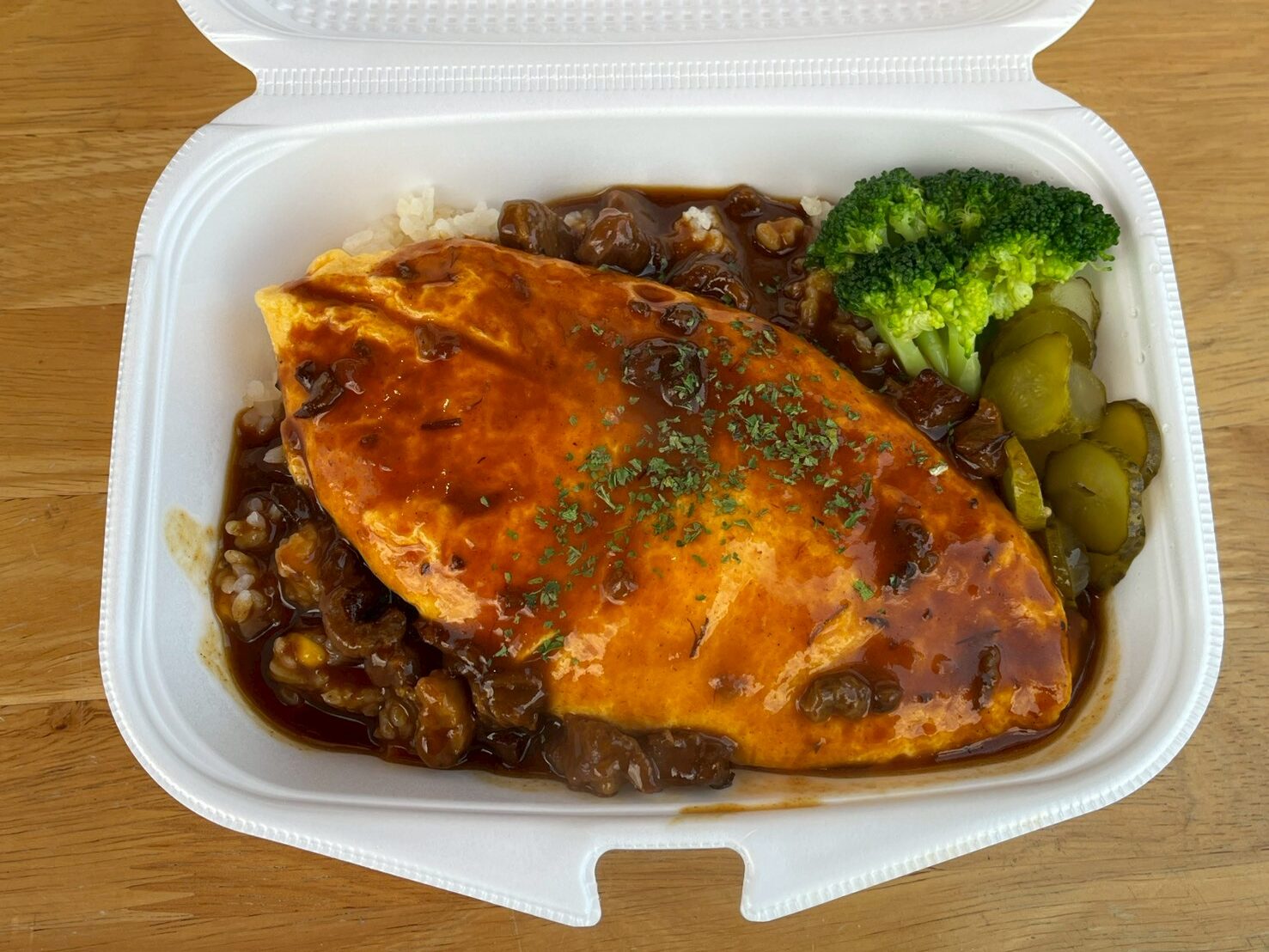 牛すじカレーオムライス