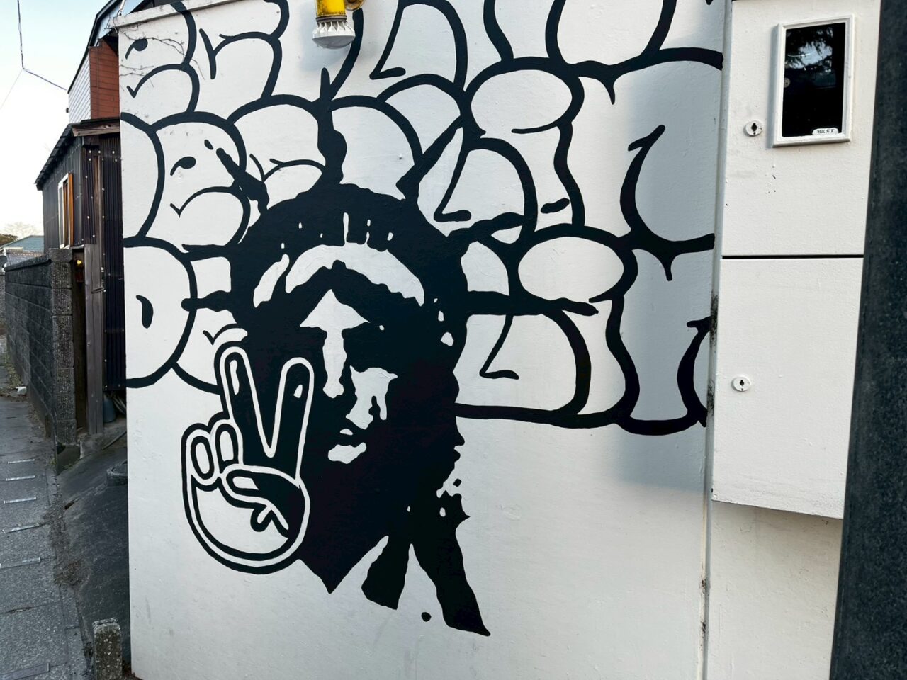 ピースサインの自由の女神