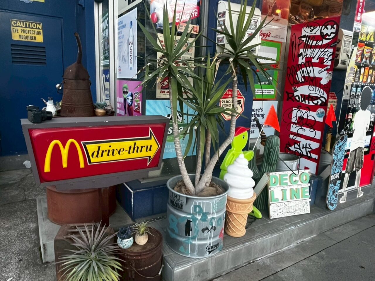 ドライブスルーと間違えて入ってくるお客さんも