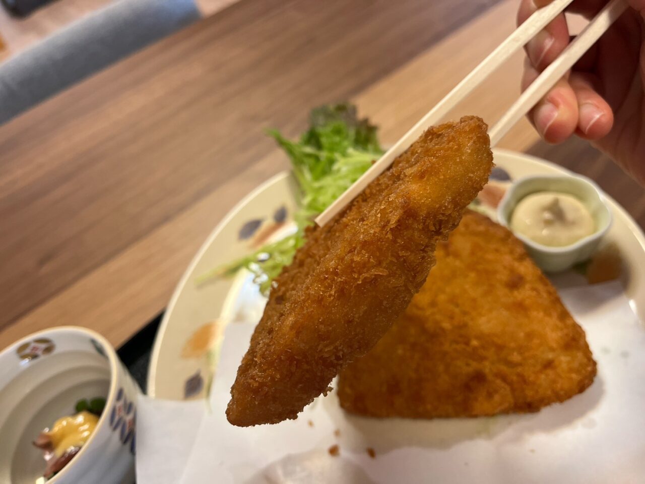 ずっしり分厚いアジフライ