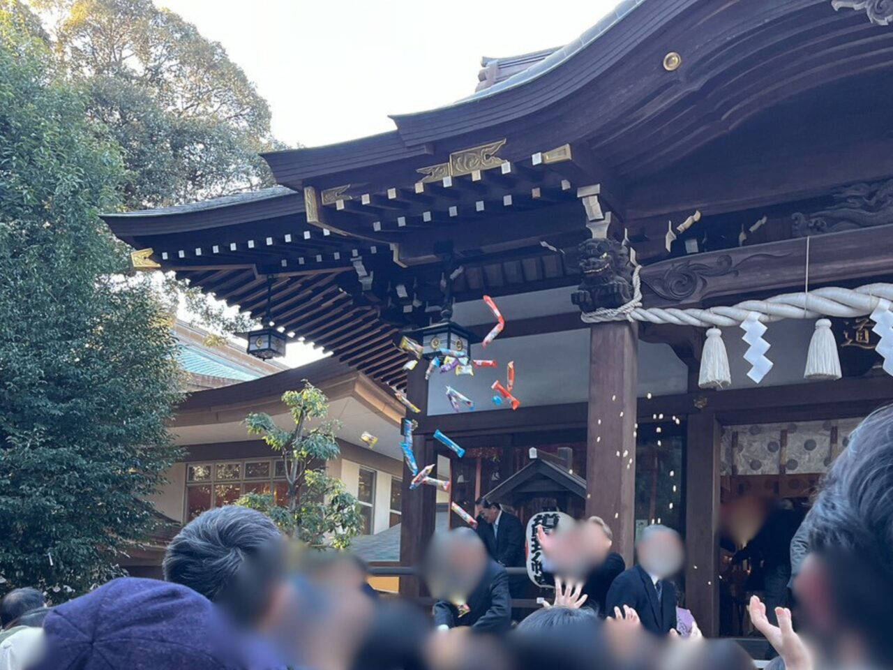 天高くお菓子が撒かれます