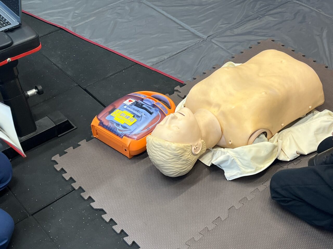 AEDと体験佣人形