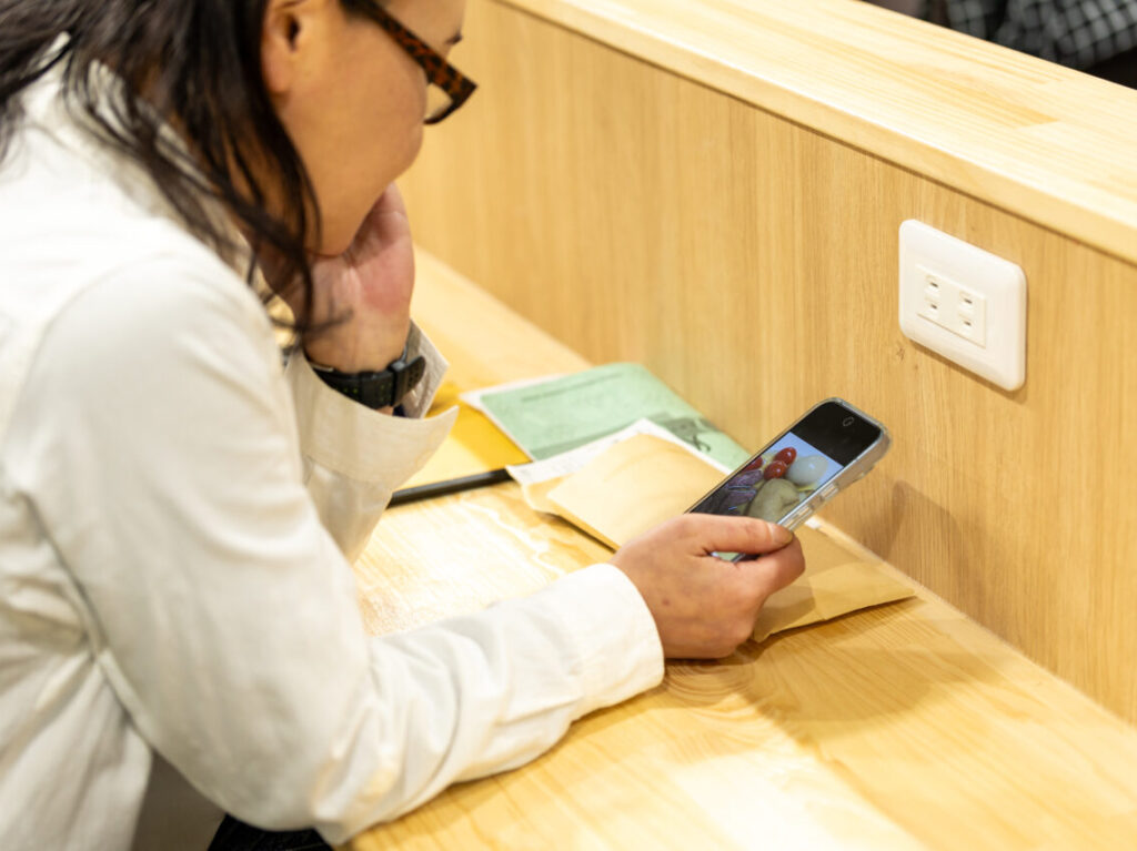 スマホで時間つぶしも